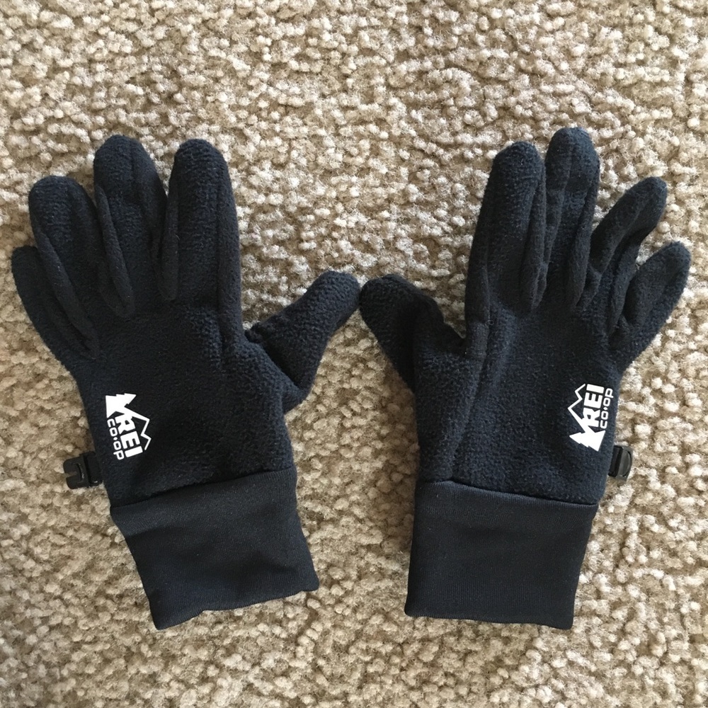 REI kid’s gloves XS